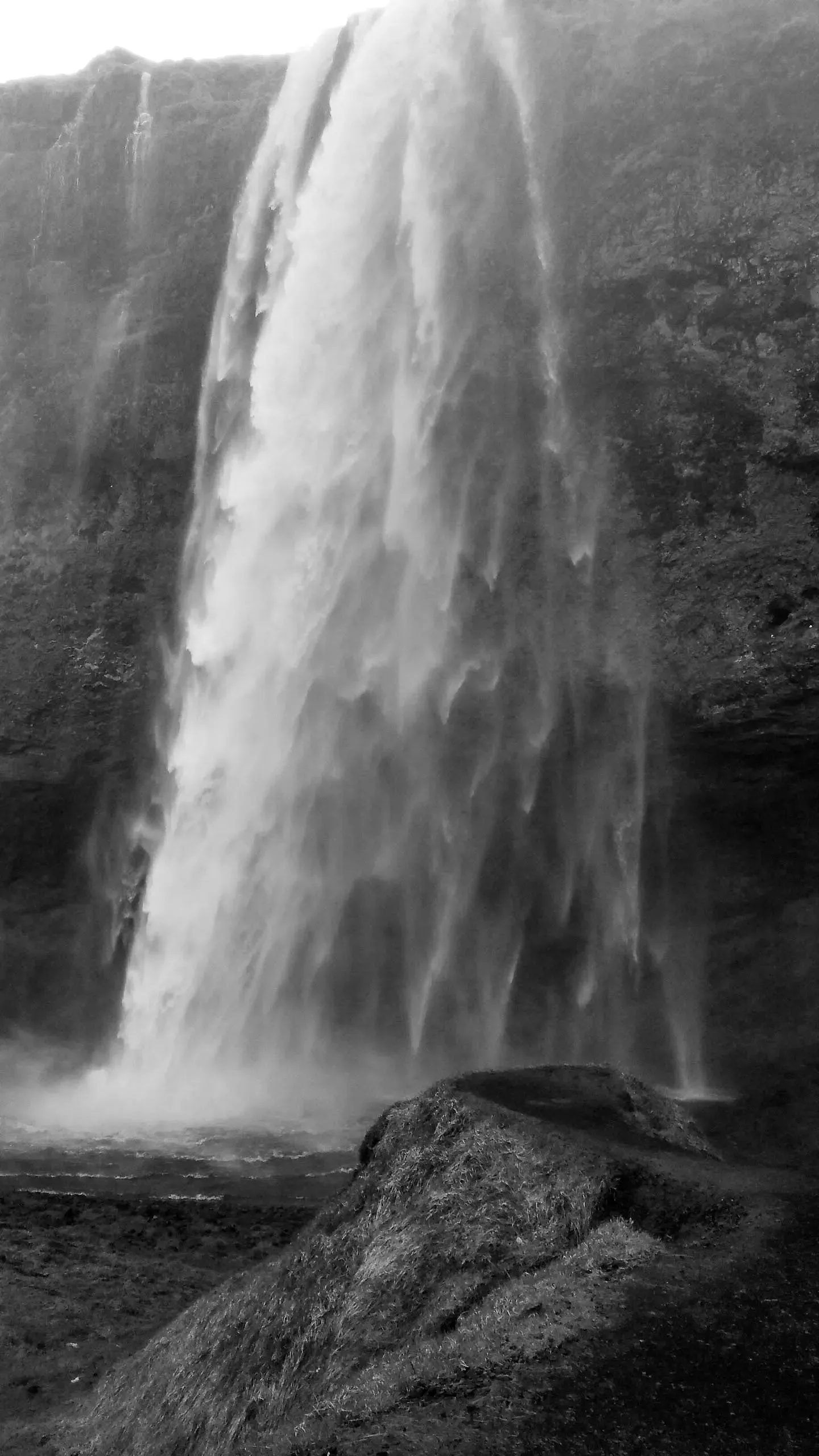 b-w-sunset-over-the-great-waterfall