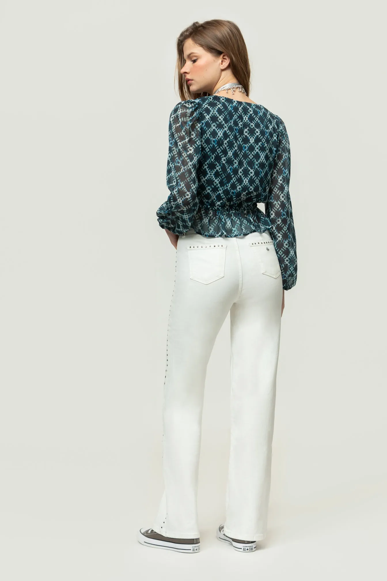 JEANS RECTOS TACHUELAS