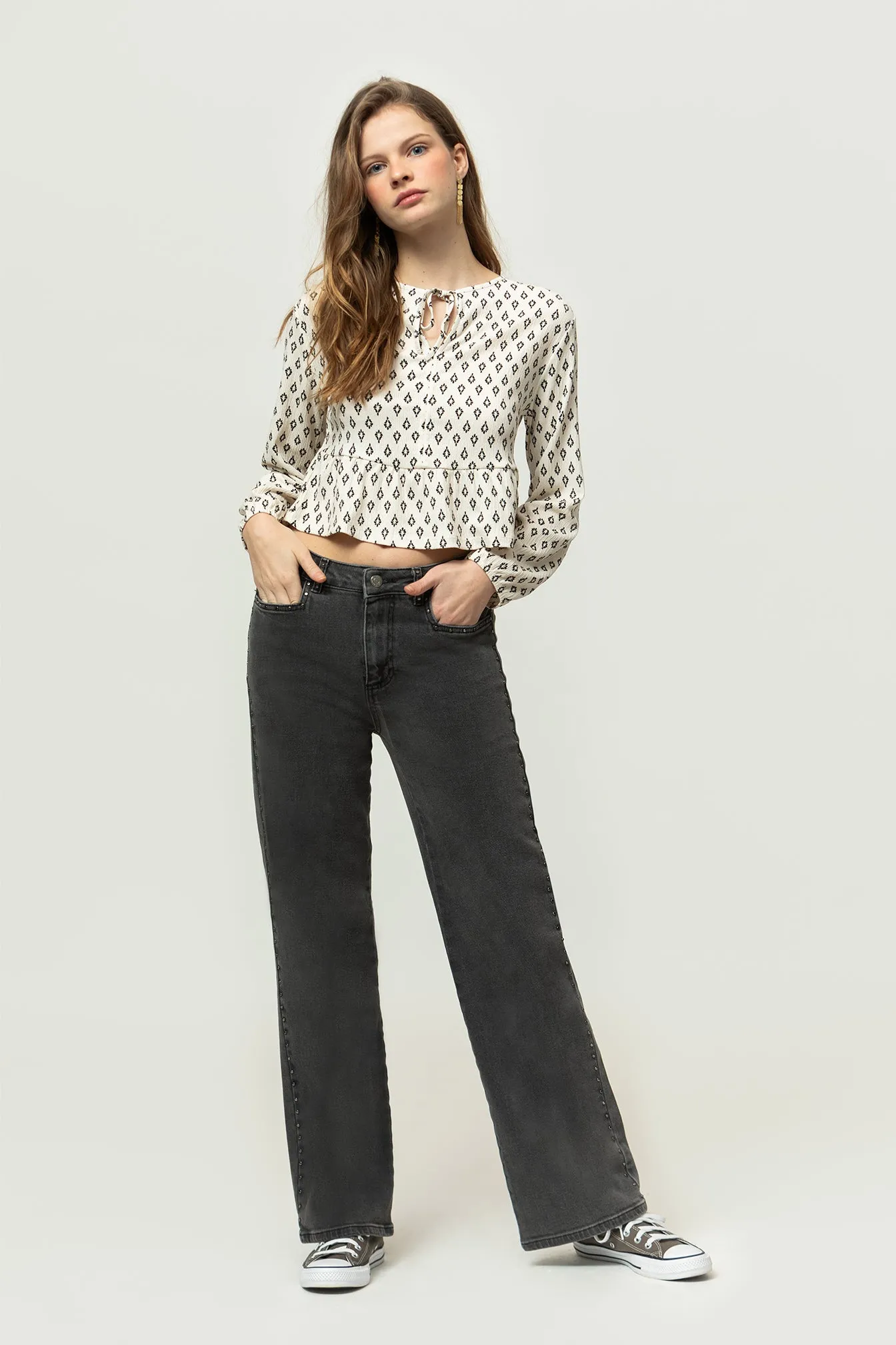 JEANS RECTOS TACHUELAS