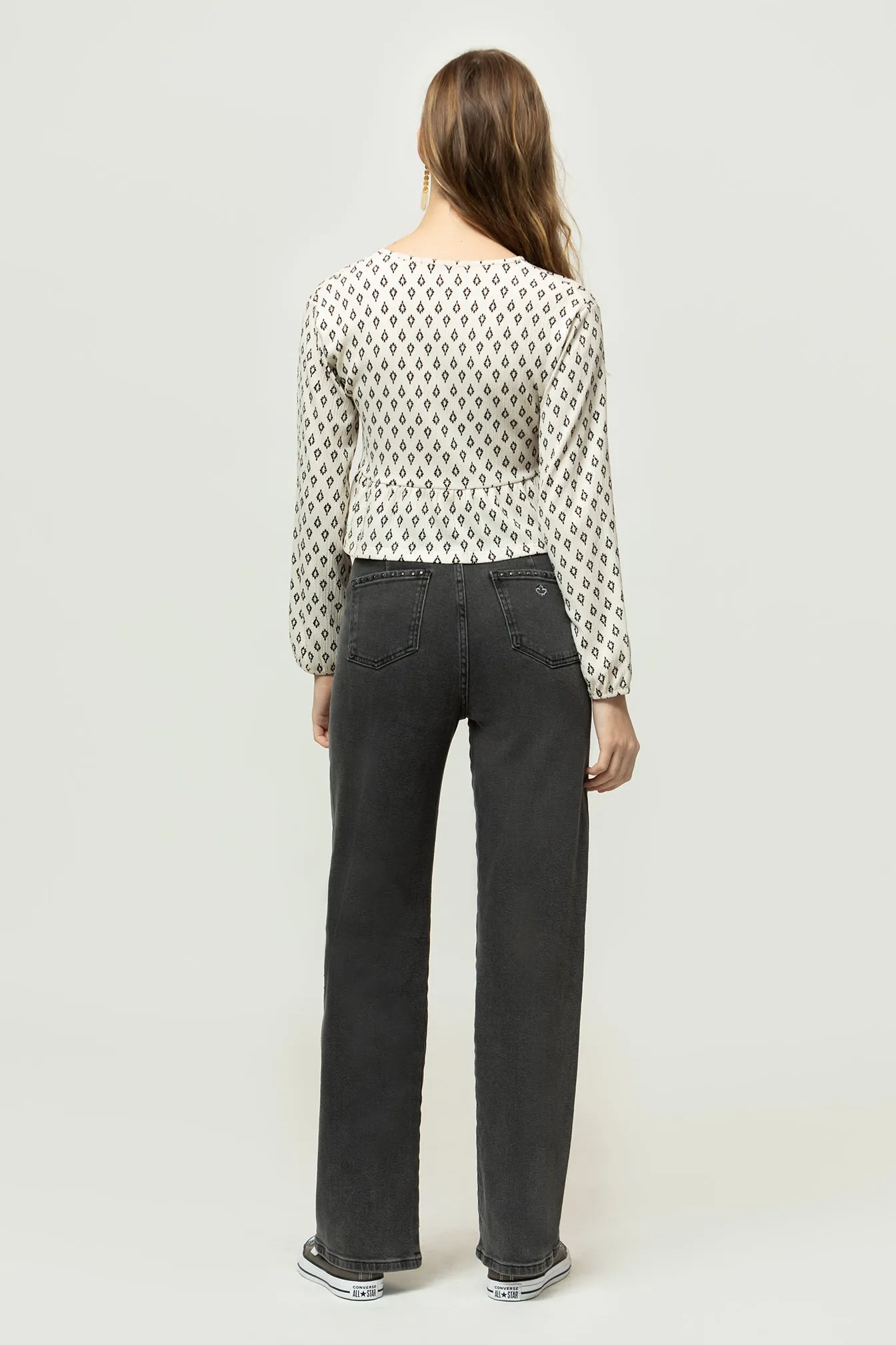 JEANS RECTOS TACHUELAS