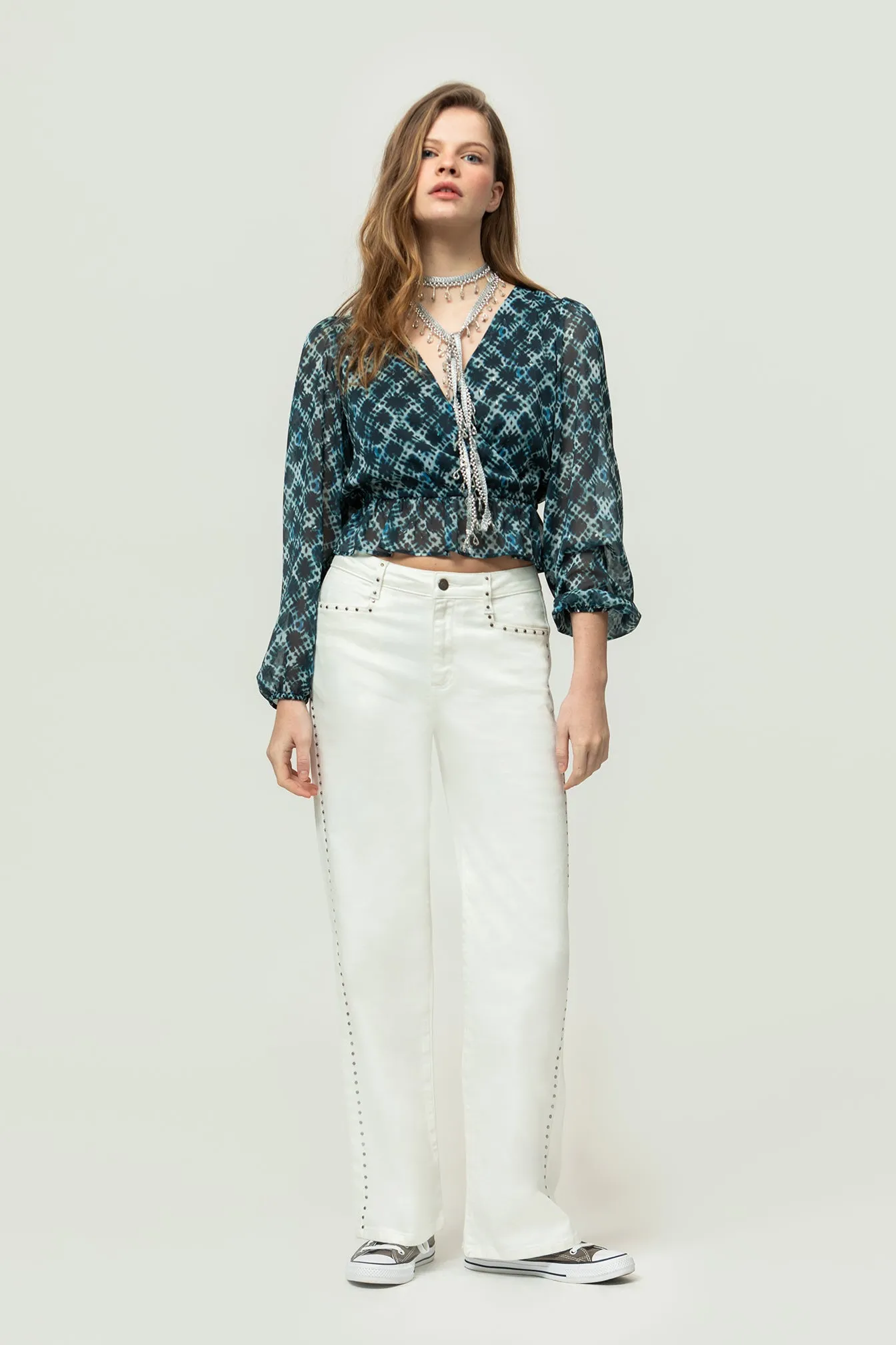 JEANS RECTOS TACHUELAS