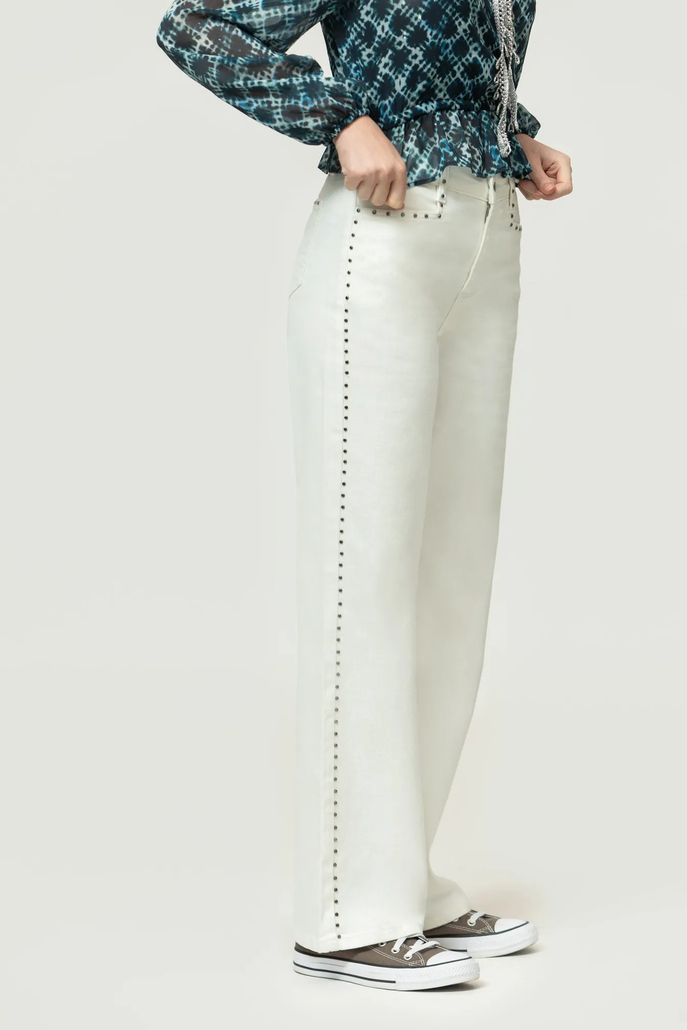 JEANS RECTOS TACHUELAS