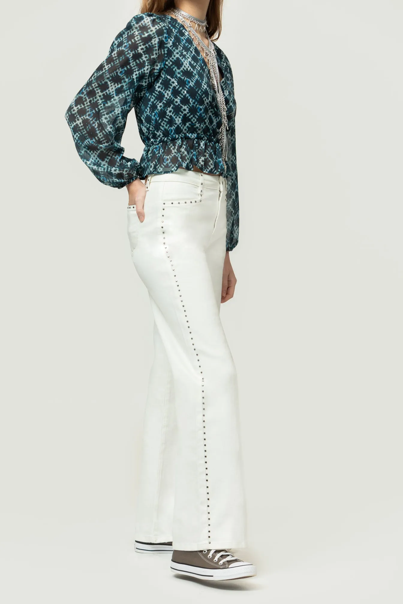 JEANS RECTOS TACHUELAS