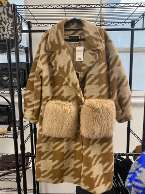 Wool Coat with Fox Fur Pockets in Beige with Beige Houndstooth - AWL4001